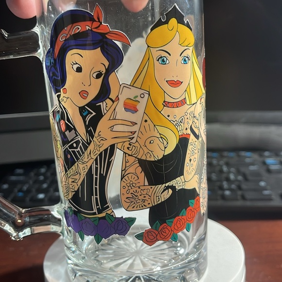 Tatted princess characters mug - Picture 4 of 4